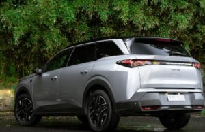 2025 Peugeot 5008 Hybrid: French flair meets family function