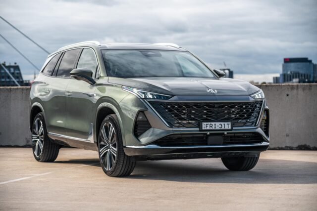 MG QS Essence vs Toyota Kluger GX: Spec battle