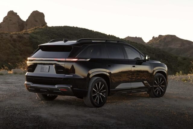 2027 Subaru Getaway revealed: There can be only two Toyota Highlander EVs